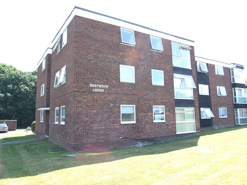 Westwood Lodge, 124 Rayleigh Road, Benfleet, Essex, SS7 3YS