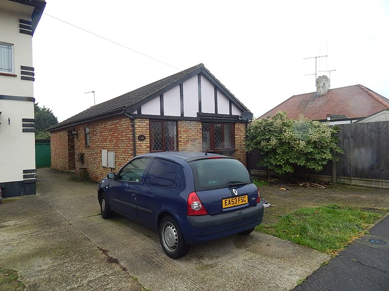 Marlow Gardens, Southend-On-Sea, Essex, SS2 6RX