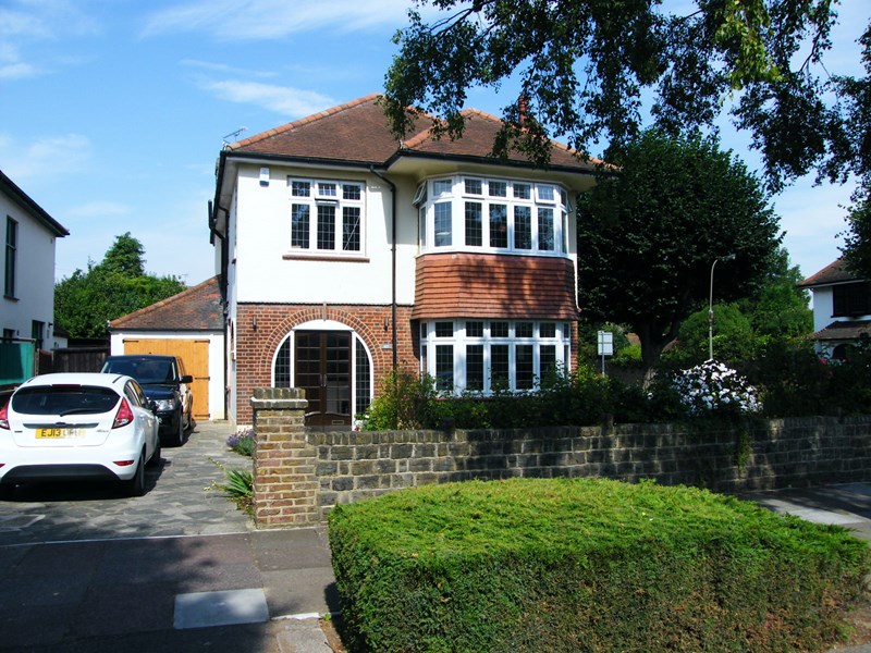 Parkanaur Avenue, Thorpe Bay, Essex, SS1 3JA