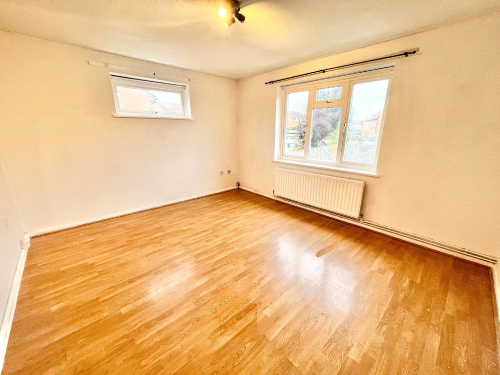 Hatfield Road, Rayleigh, Essex, SS6 9AR