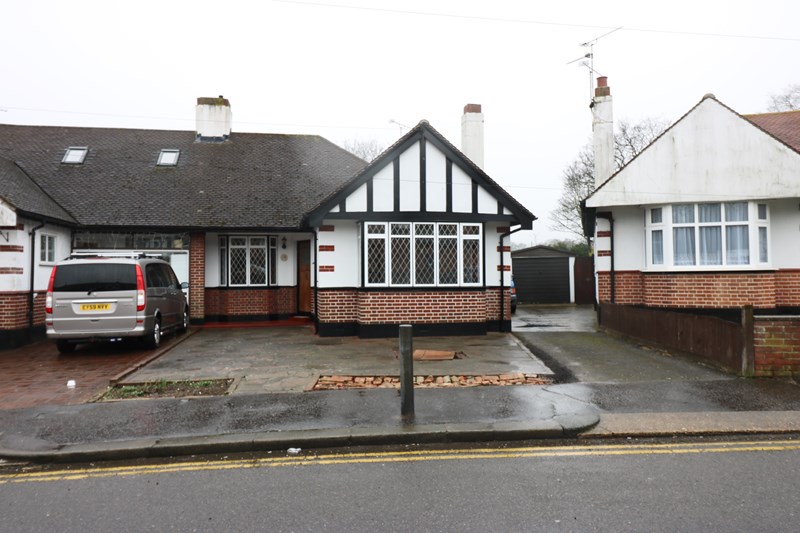 Danescroft Drive, Leigh-On-Sea, Essex, SS9 4NH