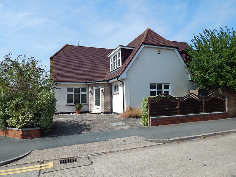 Ladram Road, Thorpe Bay, Southend-On-Sea, Essex, SS1 3PY