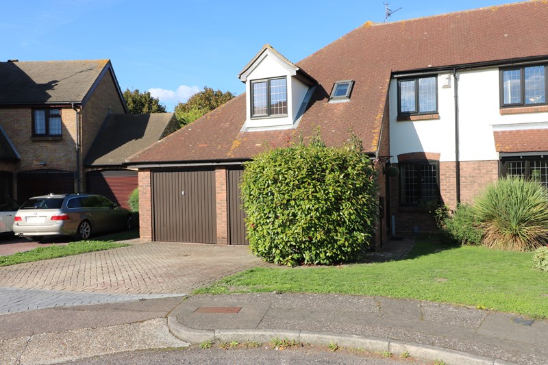 Wambrook, Shoeburyness, SouthendOnSea, Essex, SS3 8BW Hunt Roche