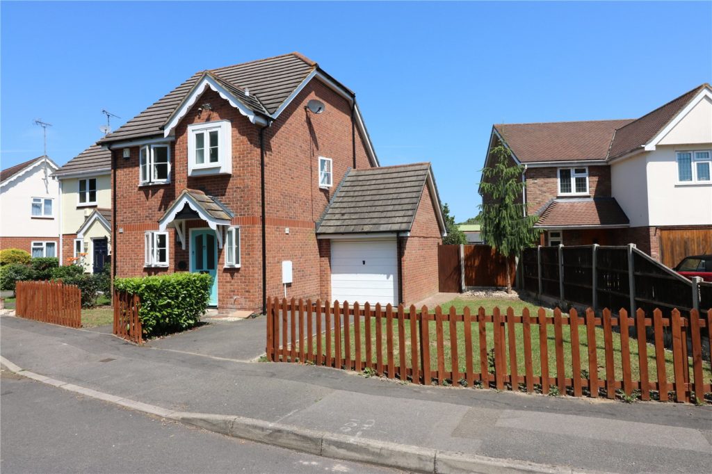 Magnolia Road, Rochford, Essex, SS4 3AD