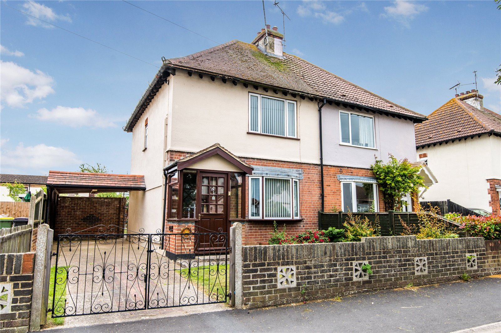 New Road, Great Wakering, SouthendonSea, Essex, SS3 0AS Hunt Roche