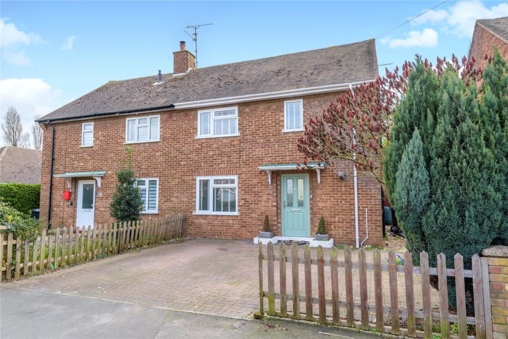 Twyford Avenue, Great Wakering, SS3 0EY Hunt Roche