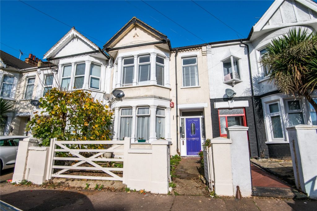 Road, SouthendonSea, SS2 4JP Hunt Roche