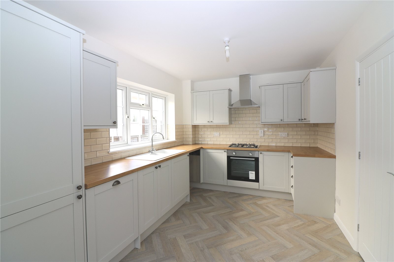 Tracey Court, 96 Blenheim Crescent, Leigh on Sea, Essex, SS9 3DX Hunt