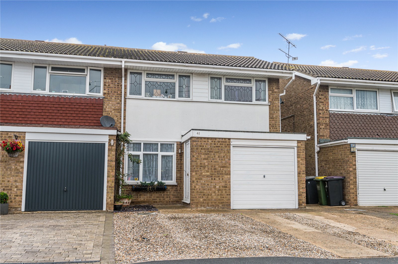 Goldsworthy Drive, Great Wakering, Essex., SS3 0AU Hunt Roche