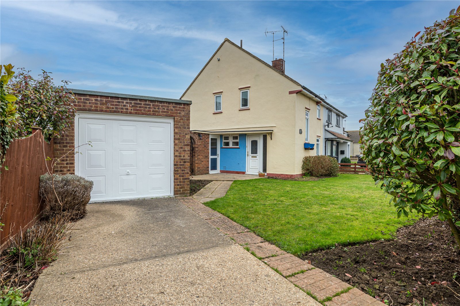 Olivers Crescent, Great Wakering, SS3 0ES Hunt Roche