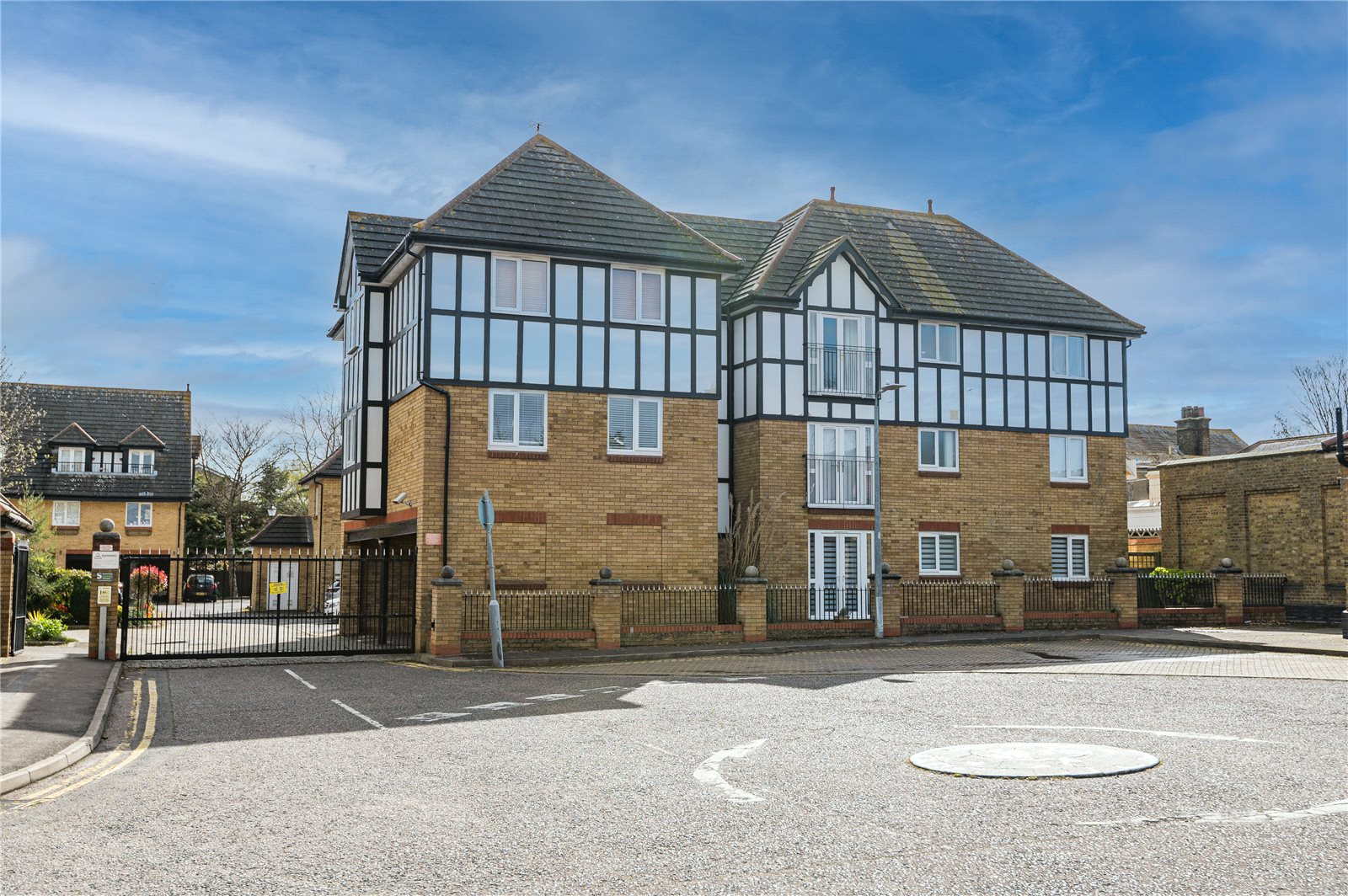 Barnstaple Road, Thorpe Bay, Essex, SS1 3QH Hunt Roche