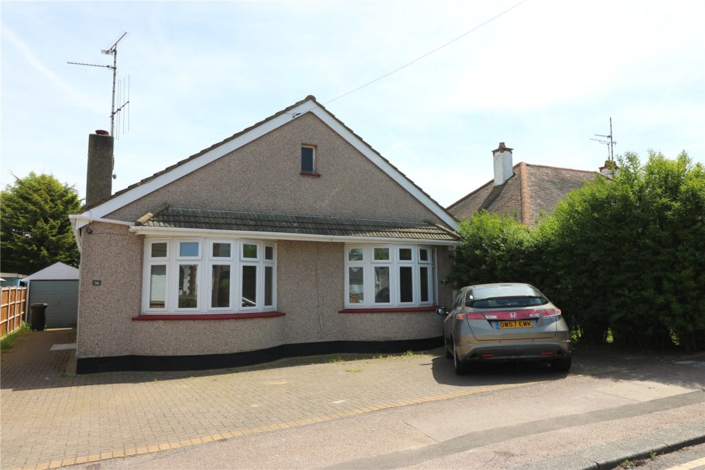 Elmsleigh Drive, Leigh-on-Sea, Essex, SS9 3DN