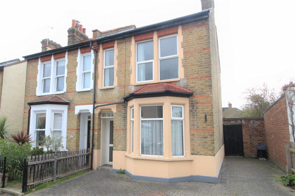 Southsea Avenue, Leigh-on-Sea, Essex, SS9 2AX