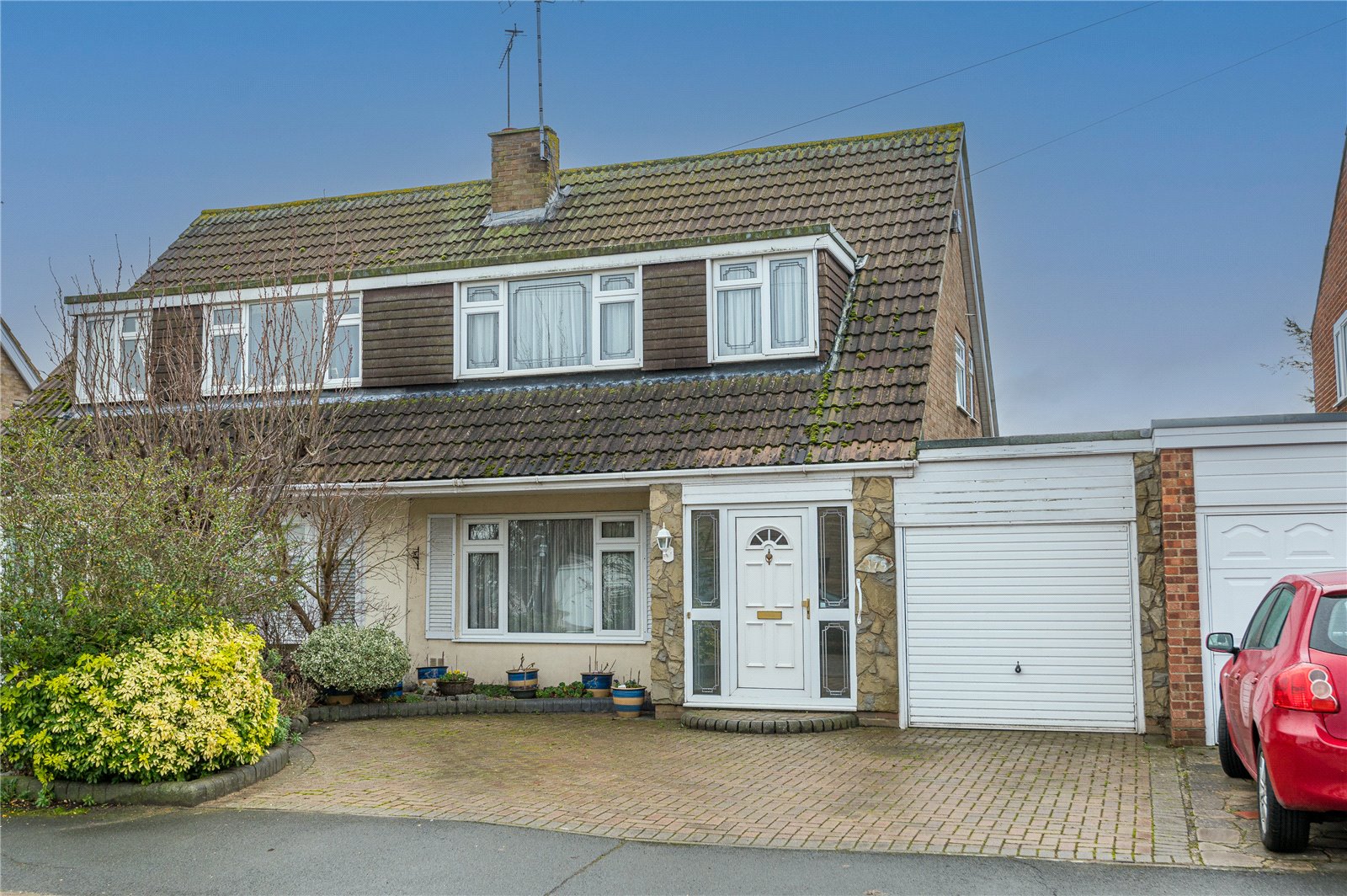 Conway Avenue, Great Wakering, SouthendonSea, Essex, SS3 0BH Hunt Roche