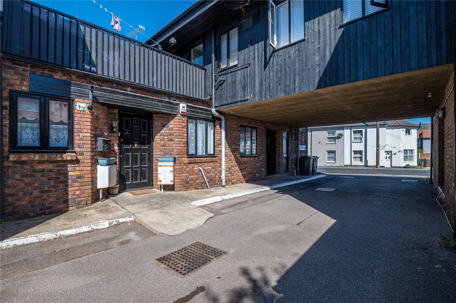 Southgate Mews, Great Wakering, SouthendonSea, Essex, SS3 0DW Hunt