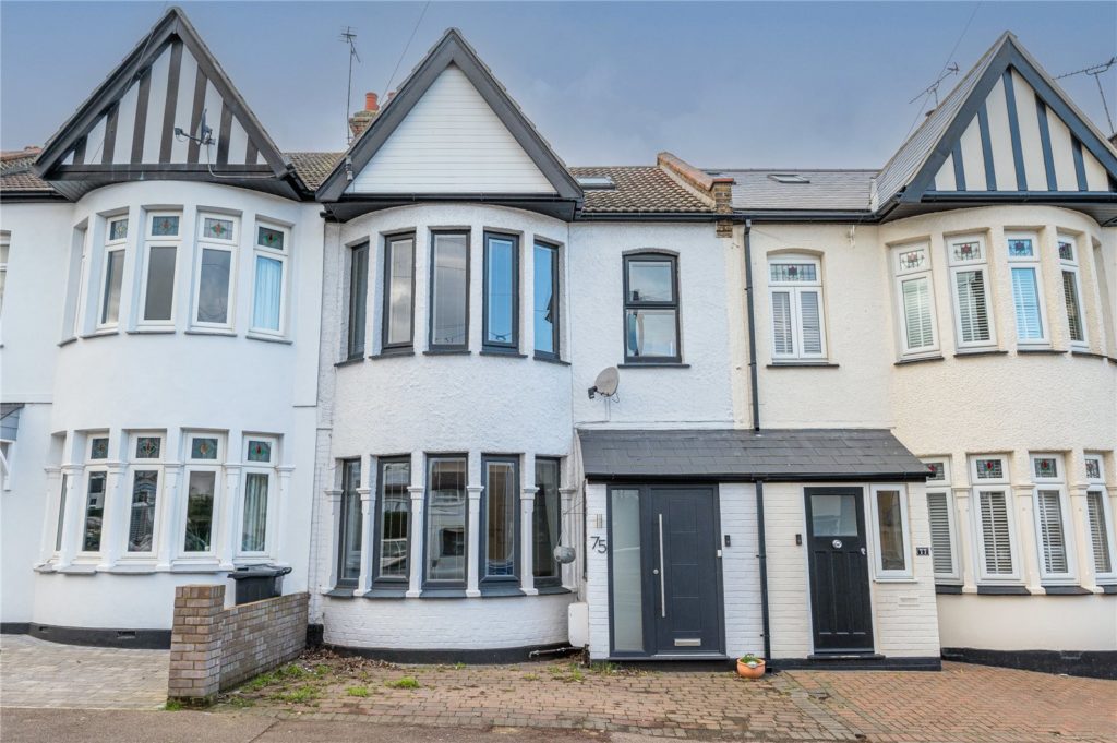 Lord Roberts Avenue, Leigh-on-Sea, Essex, SS9 1ND