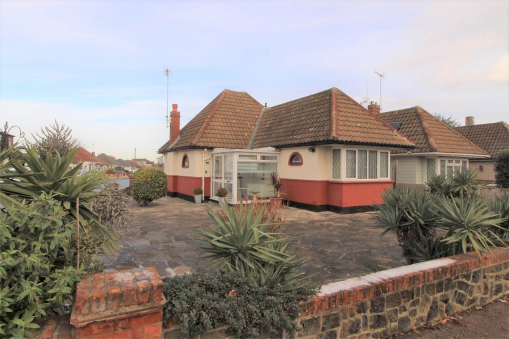 Eastwood Road North, Leigh-on-Sea, Essex, SS9 4NB