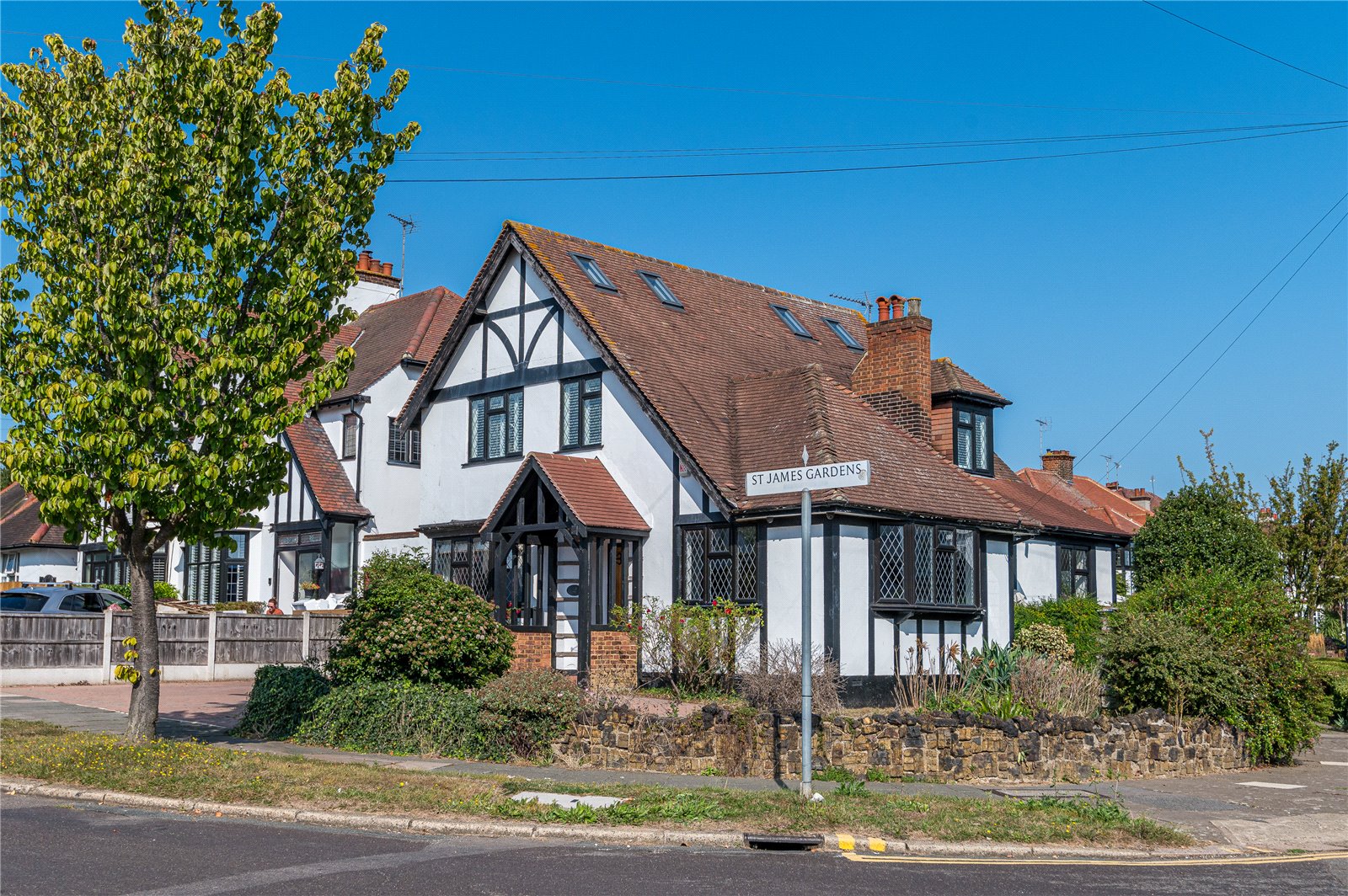 St. James Gardens, WestcliffonSea, Essex, SS0 0BU Hunt Roche