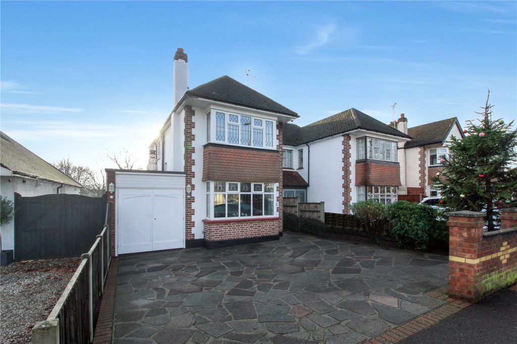 Eastwood Road North, Leigh-on-Sea, Essex, SS9 4LS