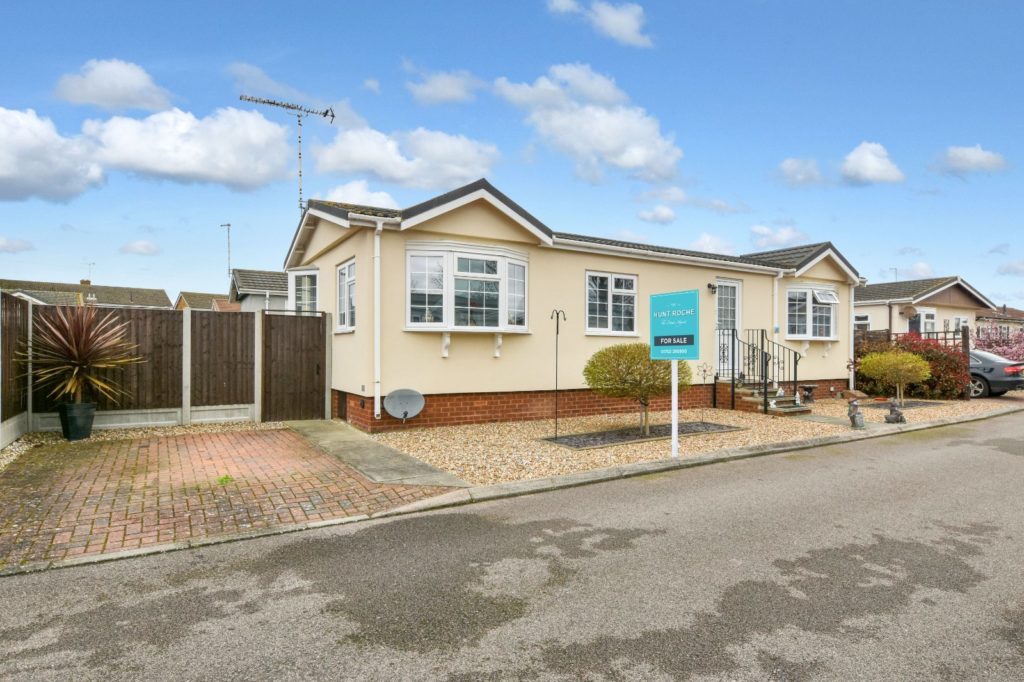 East Beach Park, * Tingdene Park Home *, Shoeburyness, Essex, SS3 9SG