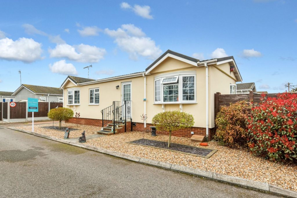 East Beach Park, * Tingdene Park Home *, Shoeburyness, Essex, SS3 9SG