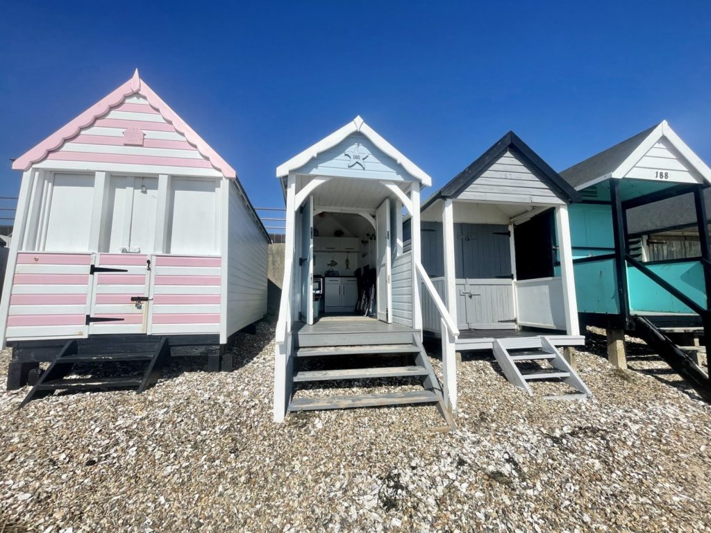 Beach Hut 186, Thorpe Bay, Essex, SS1 3BA