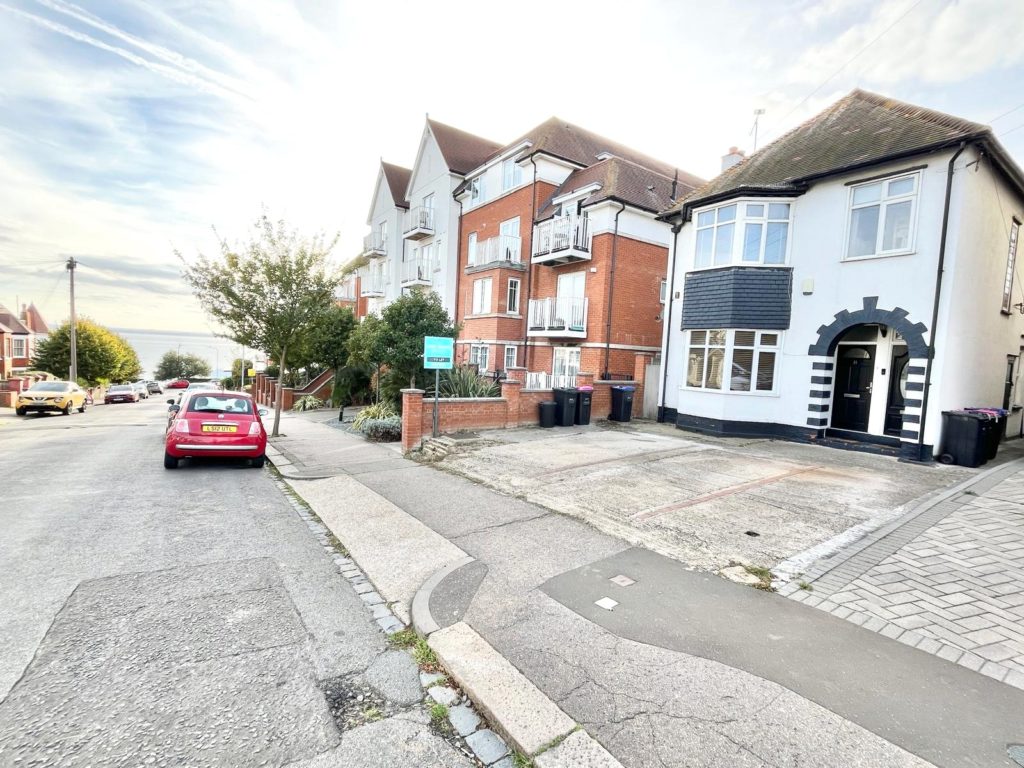 Pembury Road, Westcliff-on-Sea, Essex, SS0 8DU