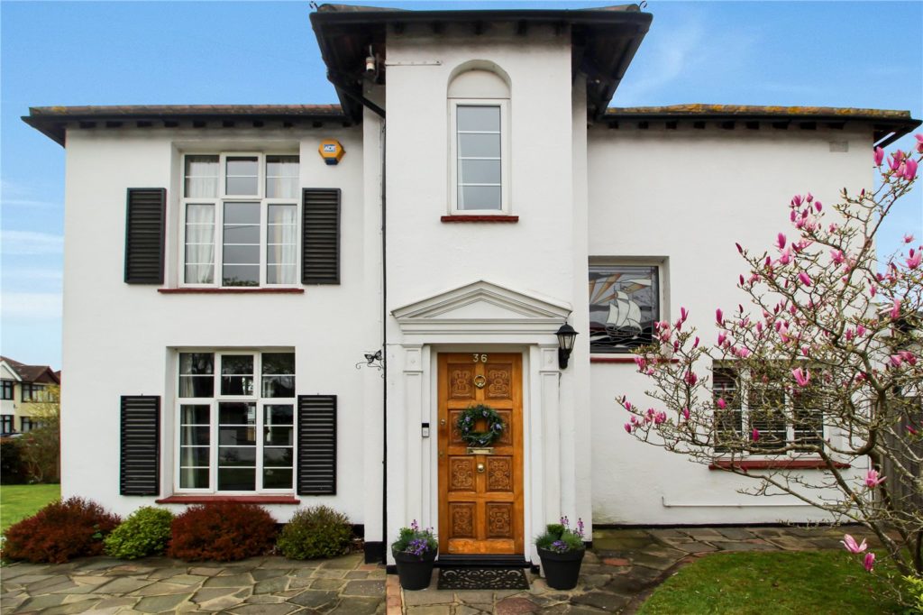 Mountdale Gardens, Leigh-on-Sea, Essex, SS9 4AU