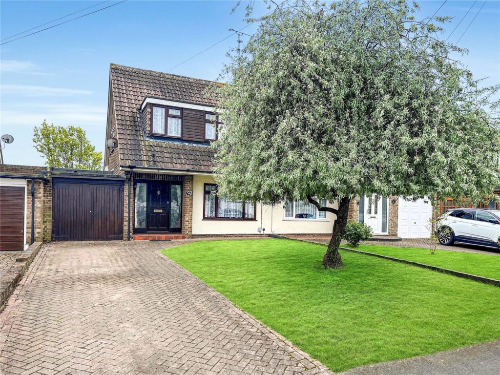 Conway Avenue, Great Wakering, Essex, SS3 0BH