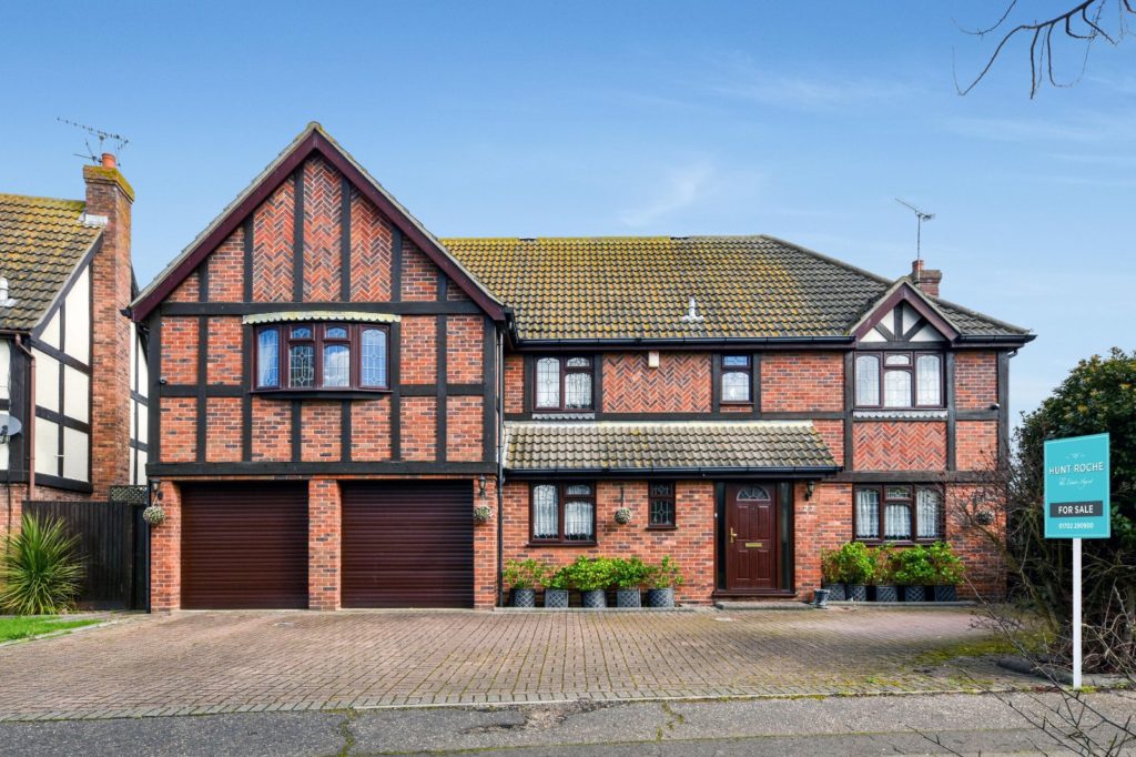 Ravendale Way, North Shoebury, Shoeburyness, Essex, SS3 8YA Hunt Roche