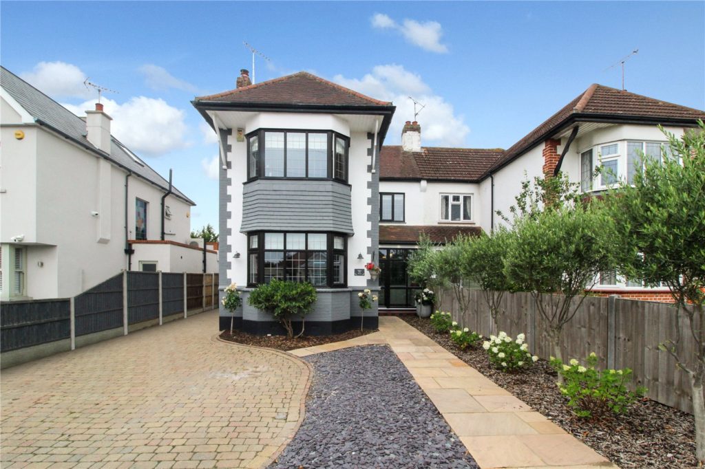 The Fairway, Leigh-on-Sea, Essex, SS9 4QL