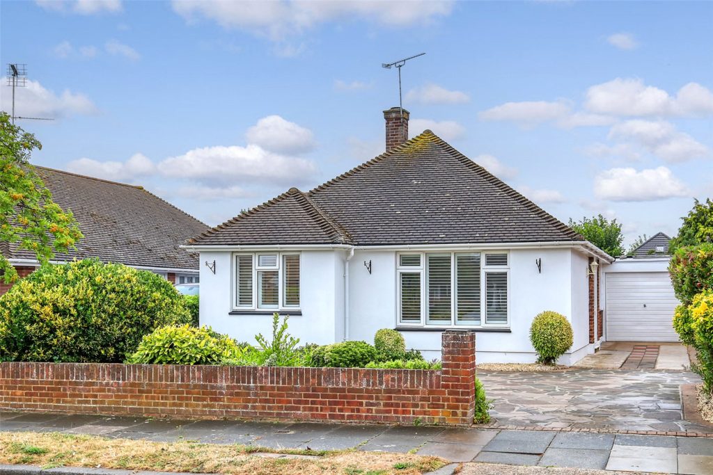 St. James Avenue, Thorpe Bay, Essex, SS1 3LJ