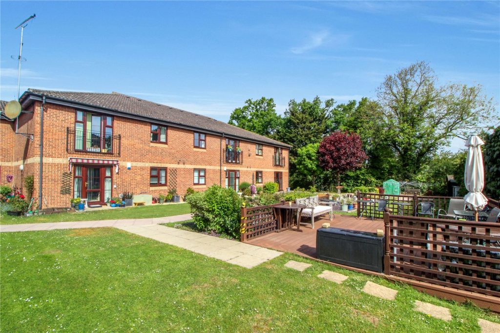 Manchester Drive, Leigh-on-Sea, Essex, SS9 3EX