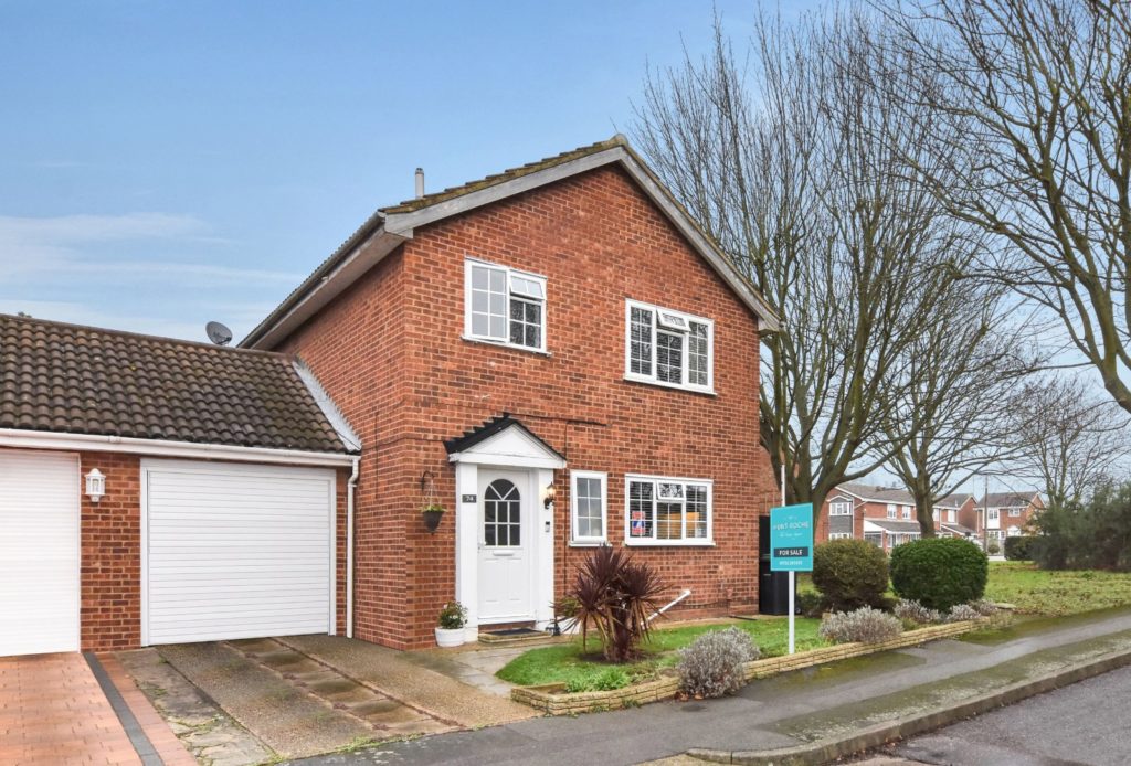 Yarnacott, Bishopsteignton Location, Shoeburyness, Essex, SS3 8AP