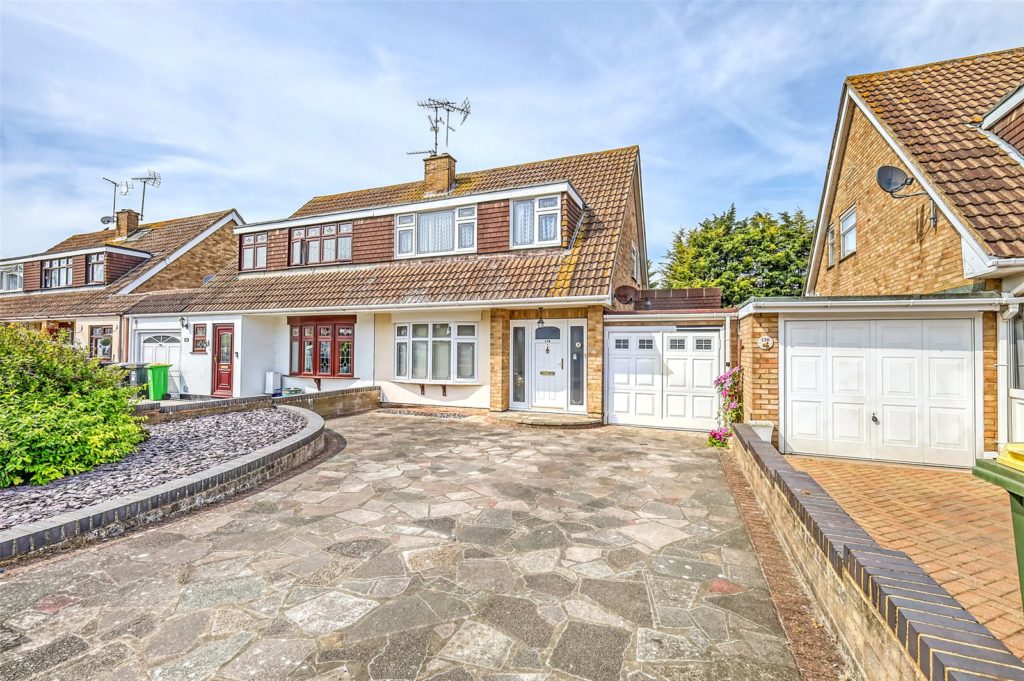 Conway Avenue, Great Wakering, Essex, SS3 0BJ