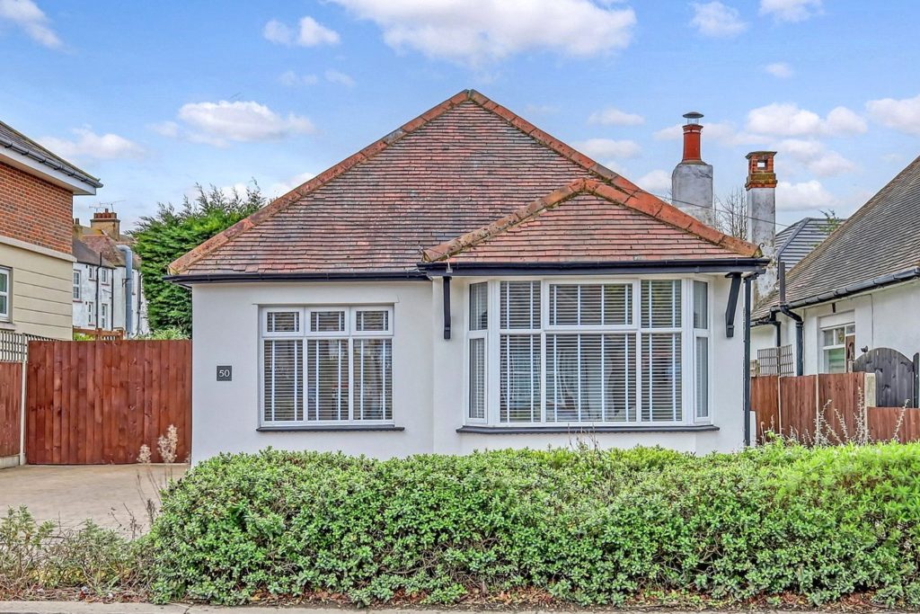 Acacia Drive, Thorpe Bay, Essex, SS1 3JX