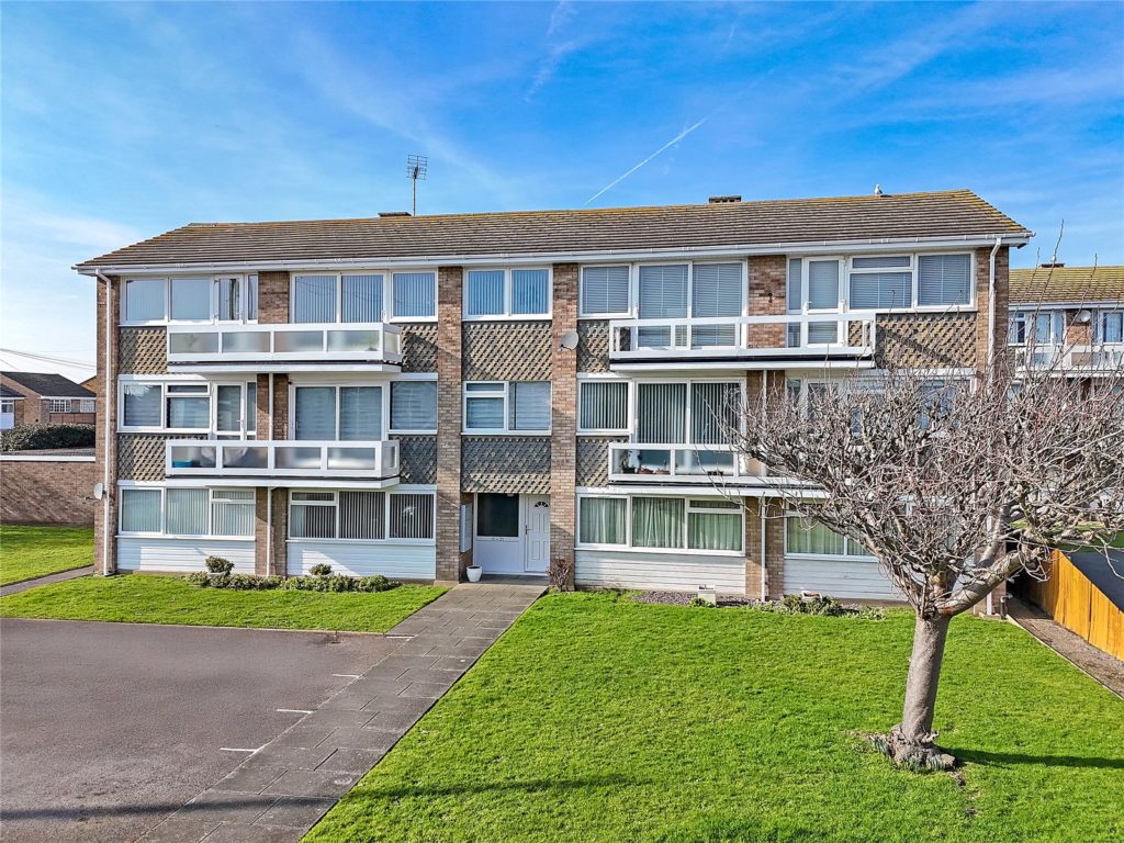 Dungannon Chase, Thorpe Bay, Essex, SS1 3NJ