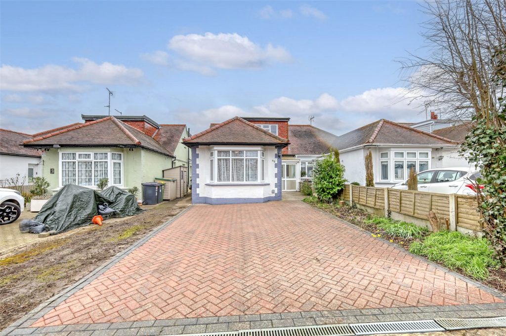 Barling Road, Thorpe Bay/Barling Borders, Essex, SS3 0QG