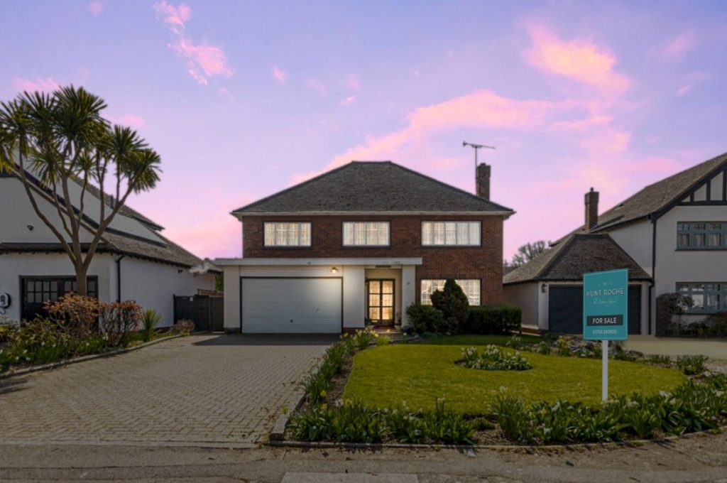Weare Gifford, Desirable Cul de Sac / Thorpe Bay Borders, Shoeburyness, Essex, SS3 8AB