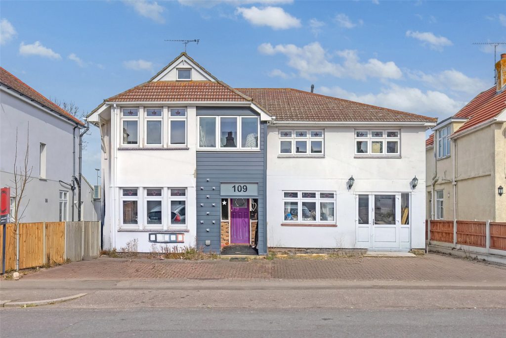 Shaftesbury Avenue, Thorpe Bay, Essex, SS1 3AN