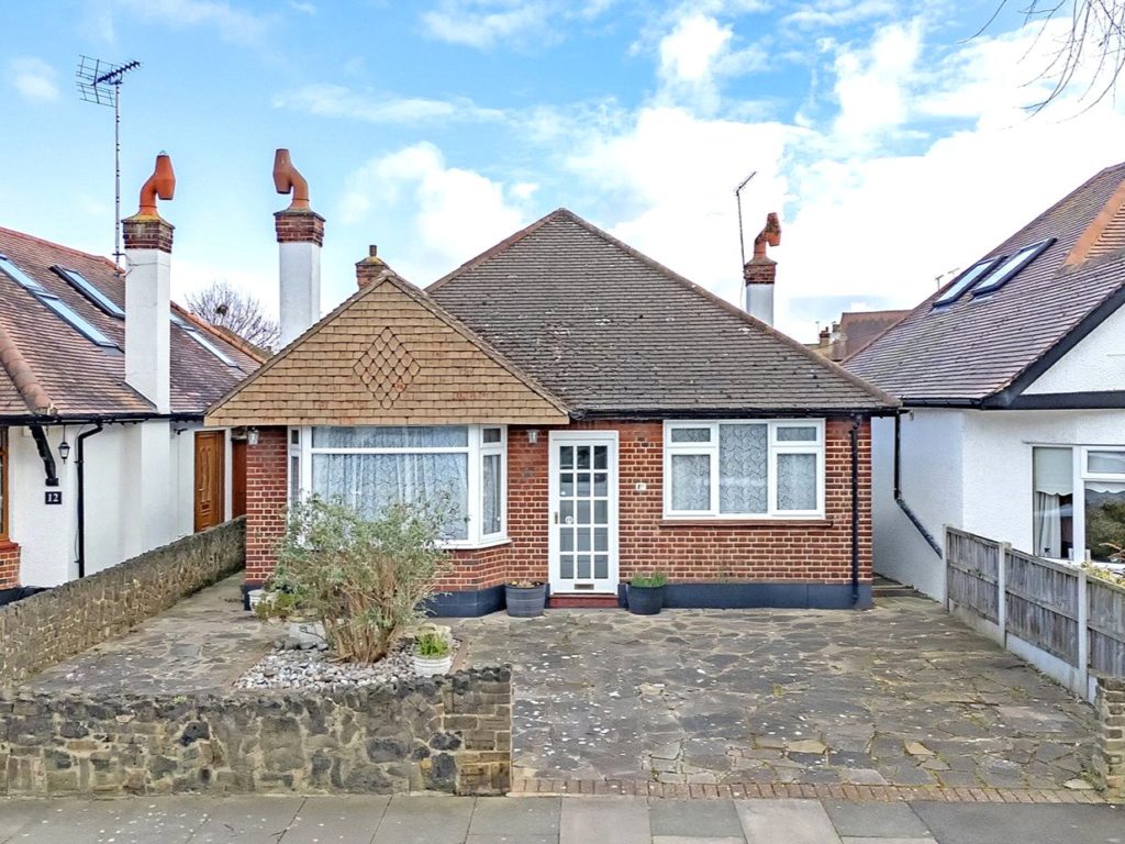 Huntingdon Road, Southchurch Park Area, Essex, SS1 2XU