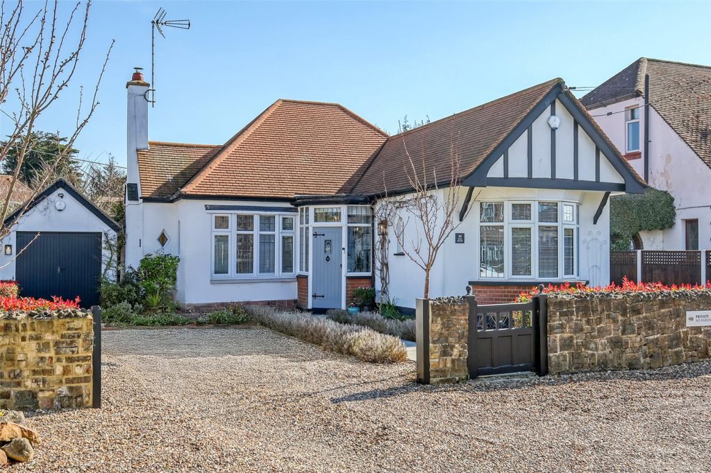 Oak Road, Rochford, Essex, SS4 1NR