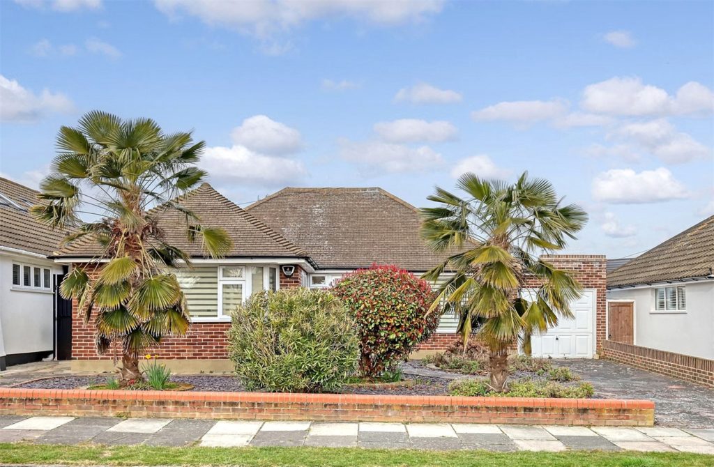 Chelsworth Crescent, Thorpe Bay, Essex, SS1 3EE