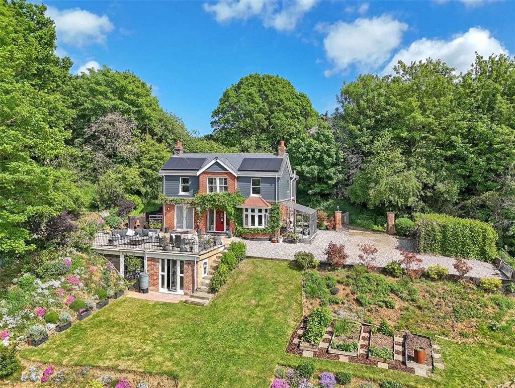 Mount Crescent, Benfleet, Essex, SS7 1AF
