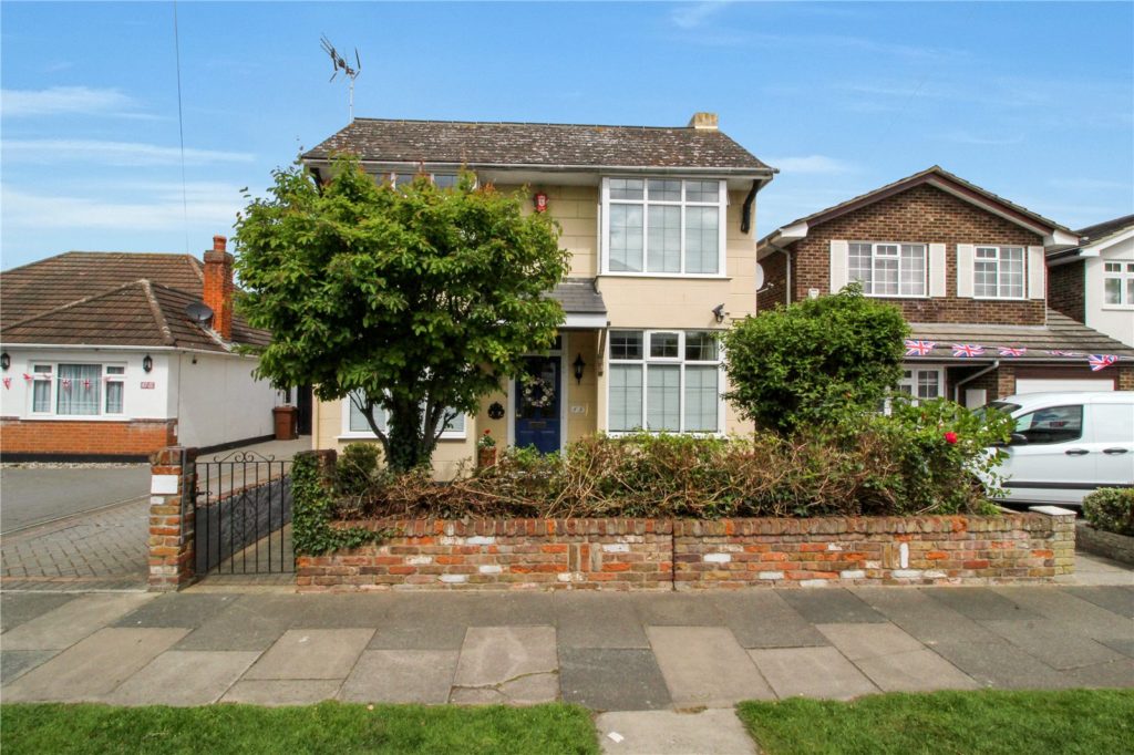 Briarwood Drive, Leigh-on-Sea, Essex, SS9 4LB