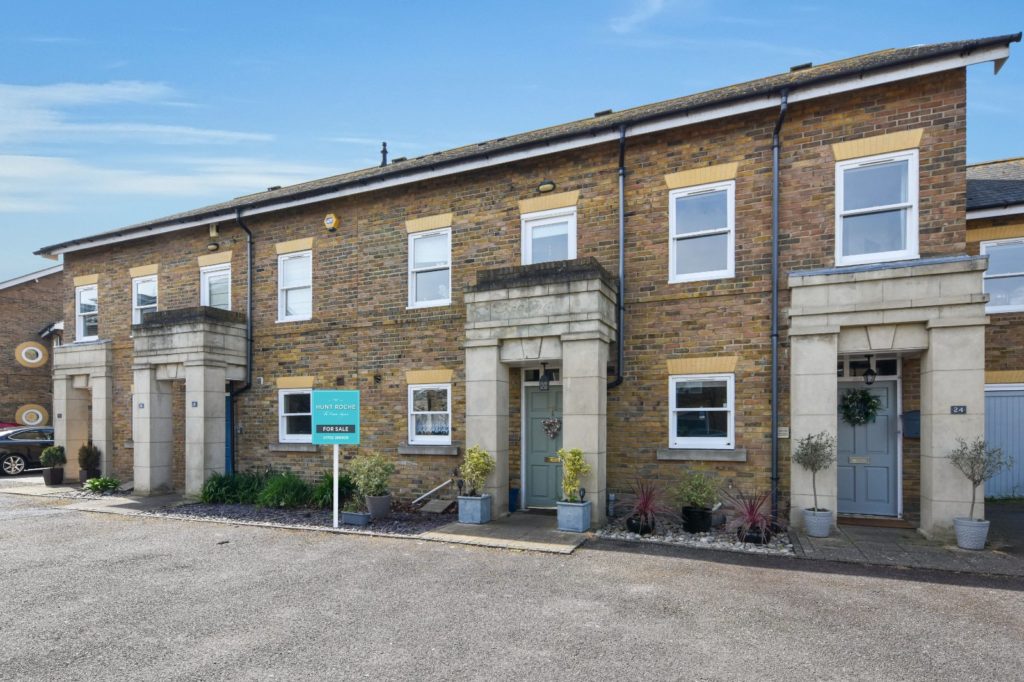 Horseshoe Crescent, Idyllic Shoebury Garrison, Shoeburyness, Essex, SS3 9WL