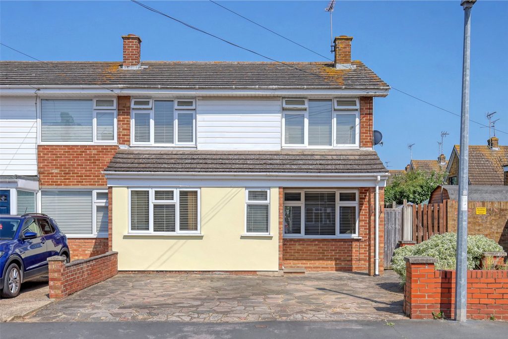 Conway Avenue, Great Wakering, Essex, SS3 0BG