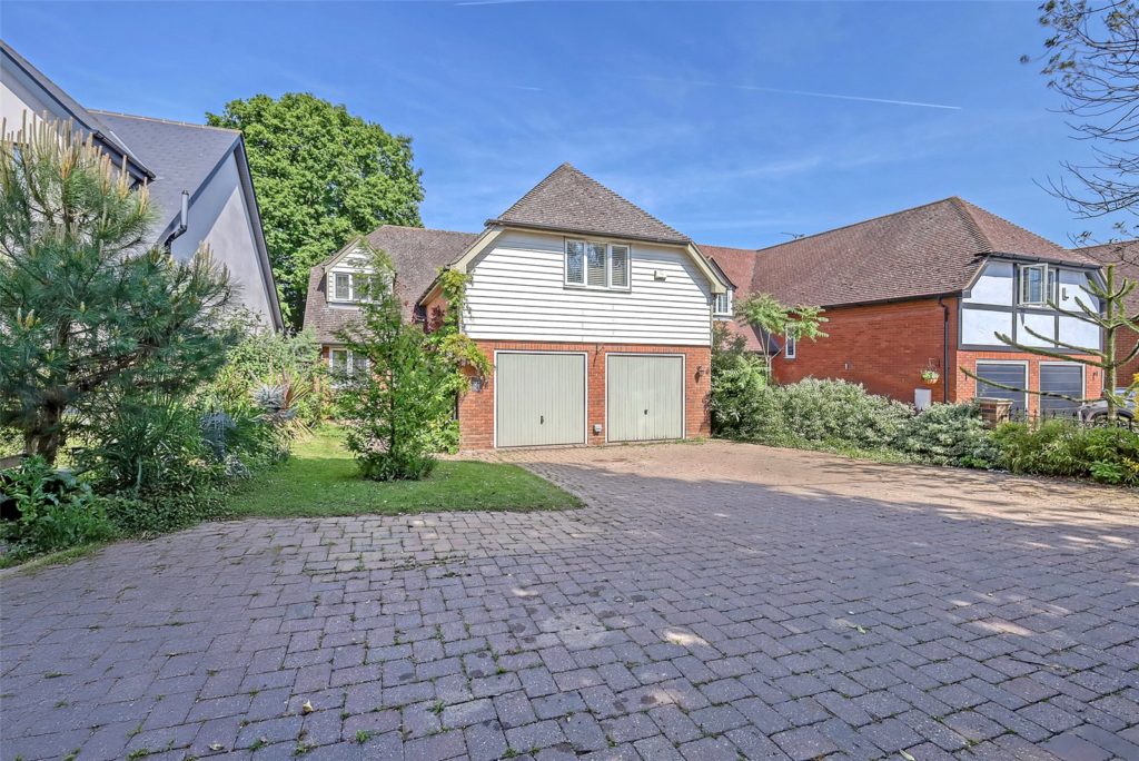 Hillcrest Road, Hockley, Essex, SS5 4QB