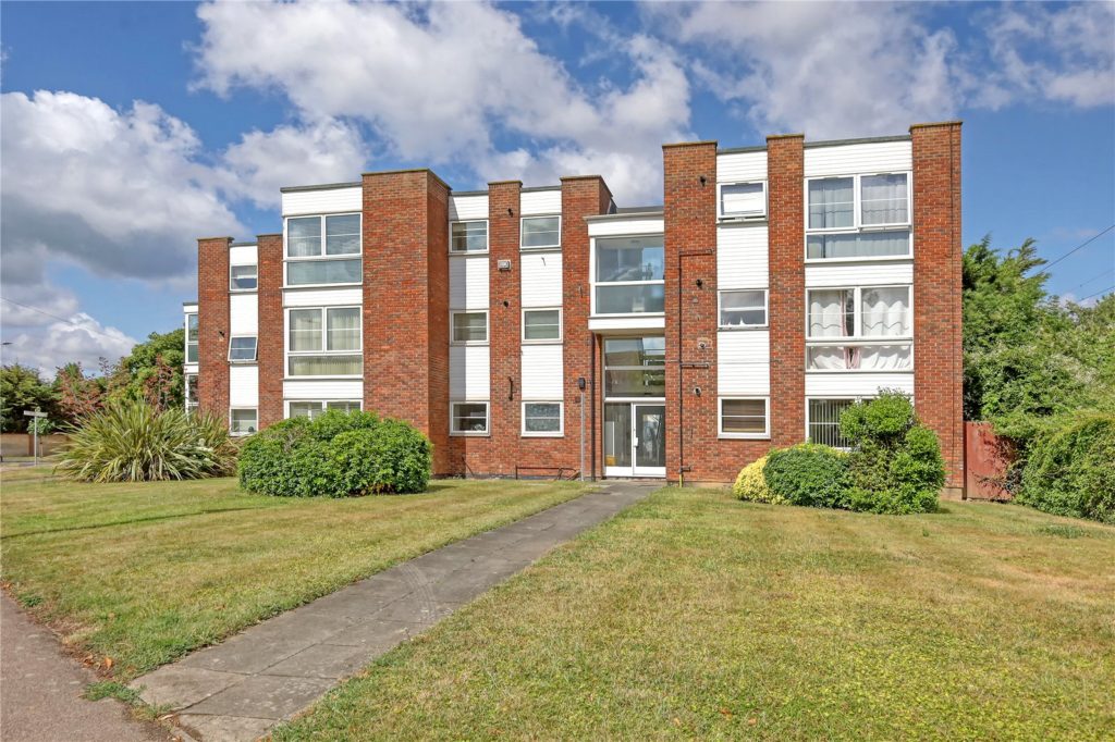 Thorpe Hall Avenue, Thrope Bay, Essex, SS1 3BT