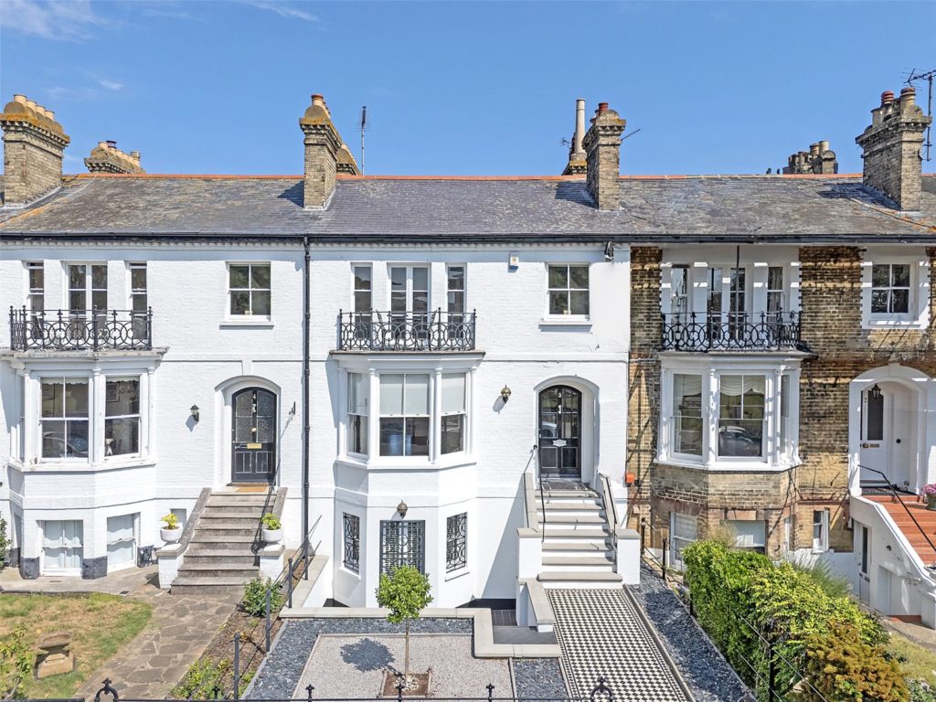 Prittlewell Square, Southend-on-Sea, Essex, SS1 1DW
